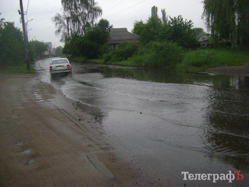 Улица Чкалова в Кременчуге утонула (ФОТО) Улица Чкалова в Кременчуге утонула (ФОТО)