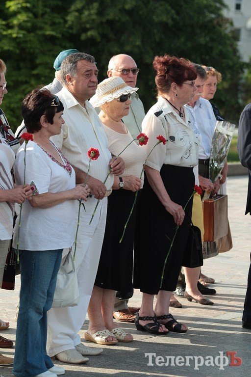 Украинские писатели и поэты поклонились Шевченко в Кременчуге (ФОТОРЕПОРТАЖ) Украинские писатели и поэты поклонились Шевченко в Кременчуге (ФОТОРЕПОРТАЖ)