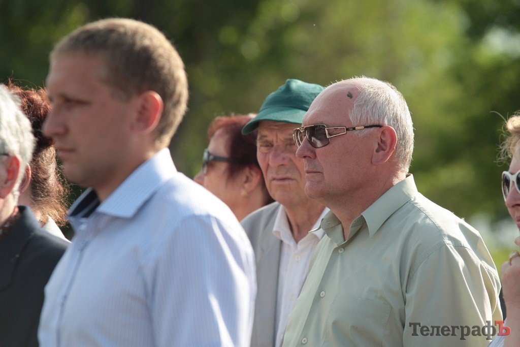 Украинские писатели и поэты поклонились Шевченко в Кременчуге (ФОТОРЕПОРТАЖ) Украинские писатели и поэты поклонились Шевченко в Кременчуге (ФОТОРЕПОРТАЖ)