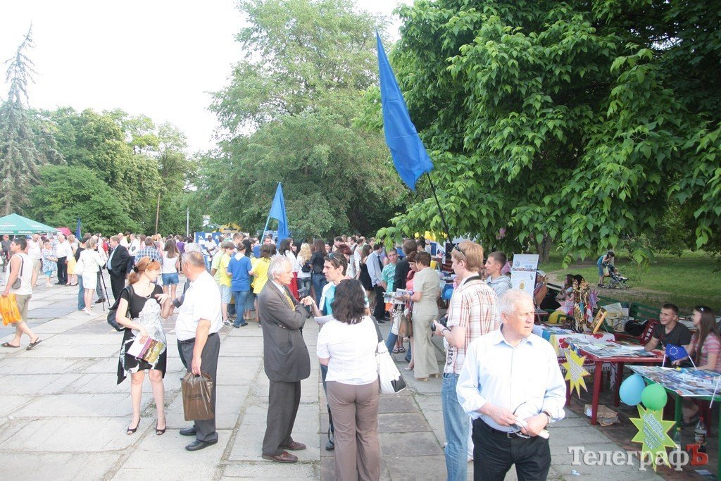 В Кременчуге ко Дню Европы открылся европейский квартал (ФОТОРЕПОРТАЖ) В Кременчуге ко Дню Европы открылся европейский квартал (ФОТОРЕПОРТАЖ)