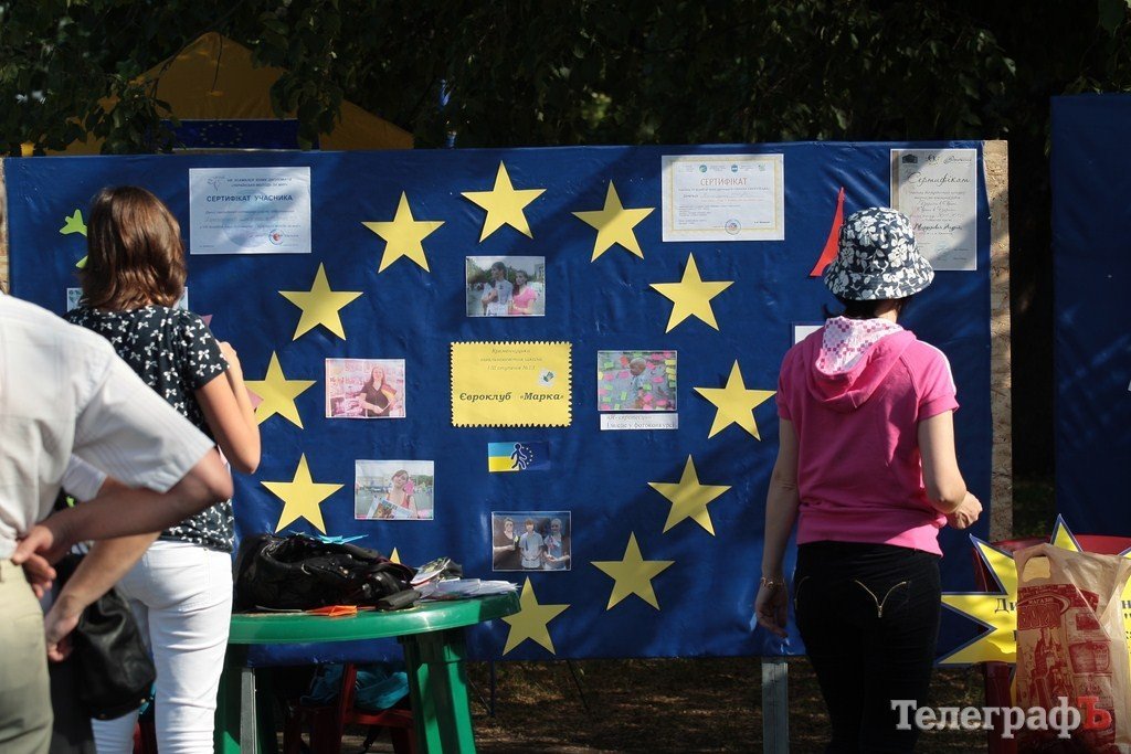 В Кременчуге ко Дню Европы открылся европейский квартал (ФОТОРЕПОРТАЖ) В Кременчуге ко Дню Европы открылся европейский квартал (ФОТОРЕПОРТАЖ)