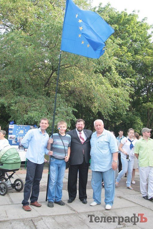 В Кременчуге ко Дню Европы открылся европейский квартал (ФОТОРЕПОРТАЖ) В Кременчуге ко Дню Европы открылся европейский квартал (ФОТОРЕПОРТАЖ)
