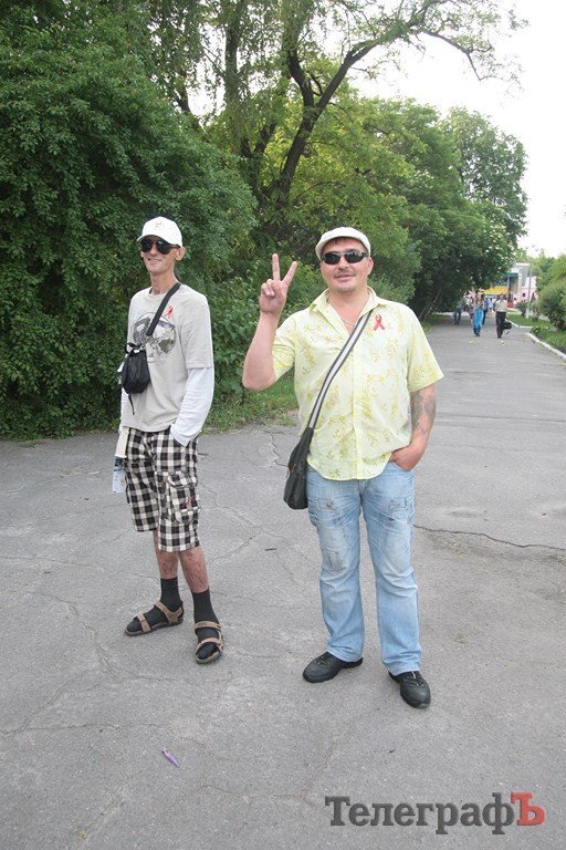 В Кременчуге почтили память умерших от СПИДа и предложили всем желающим бесплатно пройти тест на ВИЧ (ФОТО) В Кременчуге почтили память умерших от СПИДа и предложили всем желающим бесплатно пройти тест на ВИЧ (ФОТО)