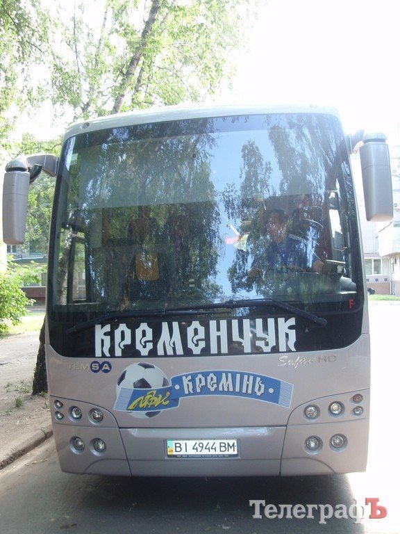 Кременчугские футболисты на выездные матчи теперь будут ездить на «Кременьбасе» (ФОТО) Кременчугские футболисты на выездные матчи теперь будут ездить на «Кременьбасе» (ФОТО)