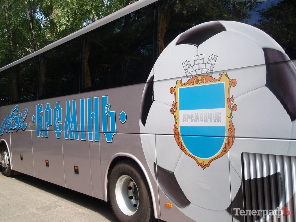 Кременчугские футболисты на выездные матчи теперь будут ездить на «Кременьбасе» (ФОТО) Кременчугские футболисты на выездные матчи теперь будут ездить на «Кременьбасе» (ФОТО)