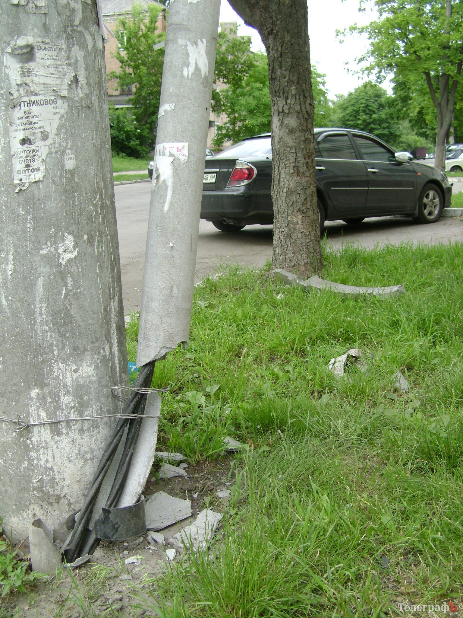 В центре Кременчуга два автомобиля врезались в здание банка (ФОТО) В центре Кременчуга два автомобиля врезались в здание банка (ФОТО)