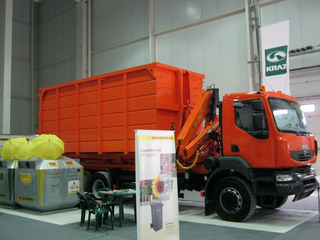 Кременчугский мусоровоз КрАЗ К16.2R получил высокую оценку на выставке «Экология 2012» в Донецке Кременчугский мусоровоз КрАЗ К16.2R получил высокую оценку на выставке «Экология 2012» в Донецке