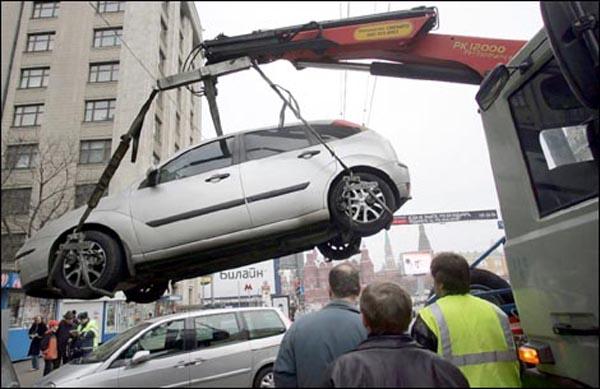 В Кременчуге появится манипулятор, который будет поднимать с проезжей части автомобили, мешающие уборке дорог В Кременчуге появится манипулятор, который будет поднимать с проезжей части автомобили, мешающие уборке дорог