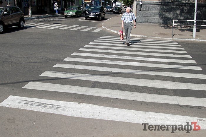 В Кременчуге повторно наносят дорожную разметку В Кременчуге повторно наносят дорожную разметку