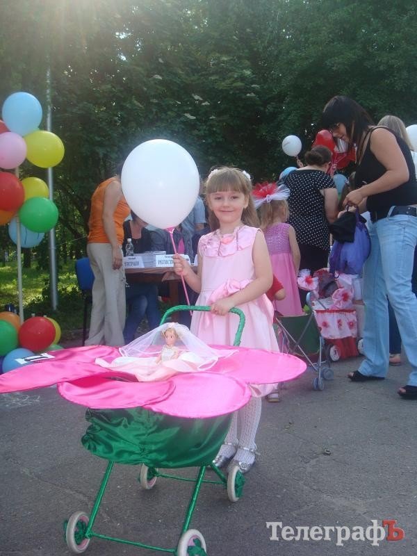 Парад колясок в Кременчуге (ФОТО, ВИДЕО) Парад колясок в Кременчуге (ФОТО, ВИДЕО)