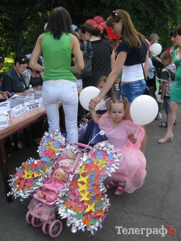 Парад колясок в Кременчуге (ФОТО, ВИДЕО) Парад колясок в Кременчуге (ФОТО, ВИДЕО)