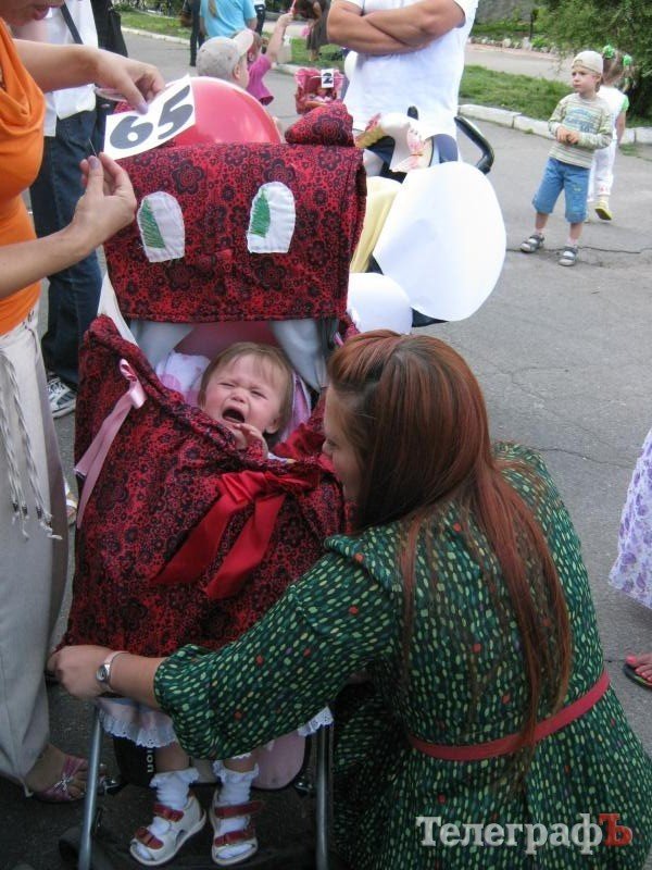 Парад колясок в Кременчуге (ФОТО, ВИДЕО) Парад колясок в Кременчуге (ФОТО, ВИДЕО)