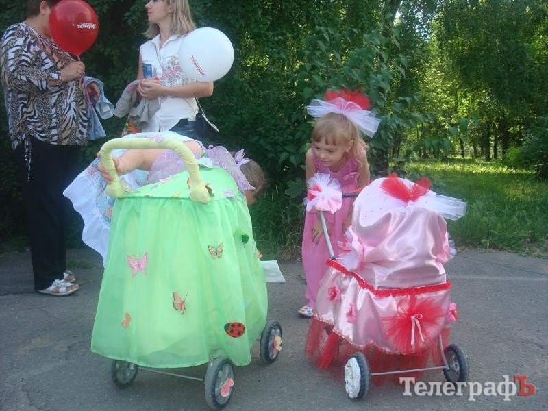 Парад колясок в Кременчуге (ФОТО, ВИДЕО) Парад колясок в Кременчуге (ФОТО, ВИДЕО)
