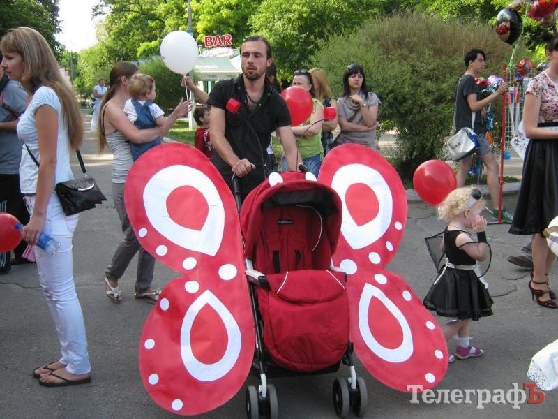 Парад колясок в Кременчуге (ФОТО, ВИДЕО) Парад колясок в Кременчуге (ФОТО, ВИДЕО)