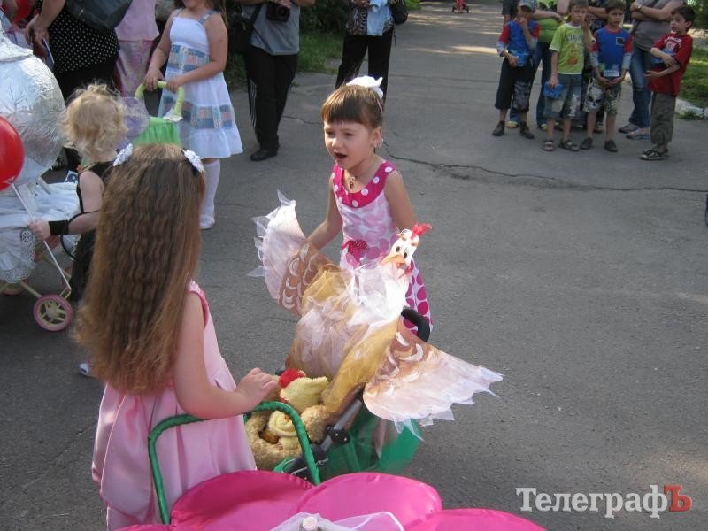 Парад колясок в Кременчуге (ФОТО, ВИДЕО) Парад колясок в Кременчуге (ФОТО, ВИДЕО)