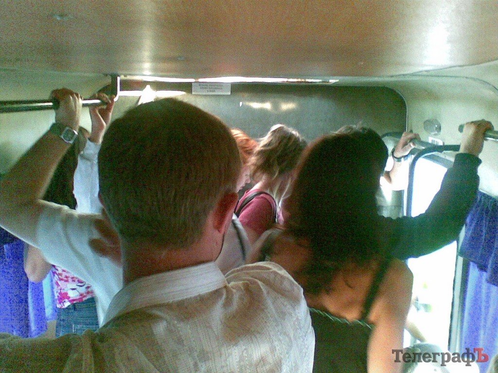 Маршрутки в Кременчуге: без запасного выхода, зато с запаской в салоне(ФОТО) Маршрутки в Кременчуге: без запасного выхода, зато с запаской в салоне(ФОТО)