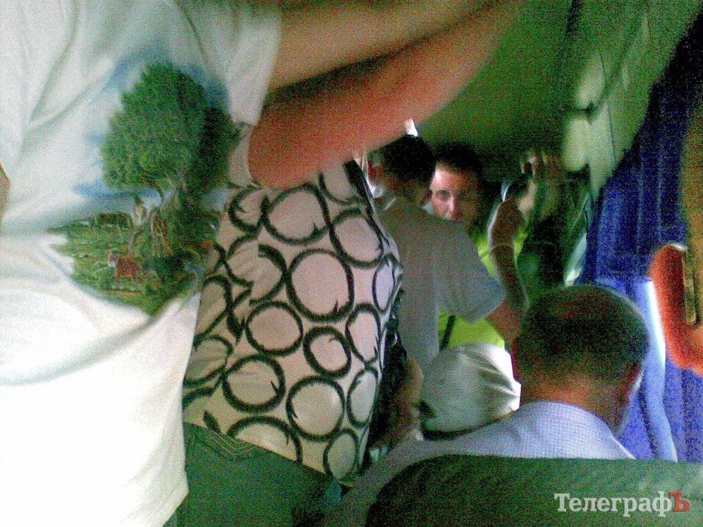 Маршрутки в Кременчуге: без запасного выхода, зато с запаской в салоне(ФОТО) Маршрутки в Кременчуге: без запасного выхода, зато с запаской в салоне(ФОТО)