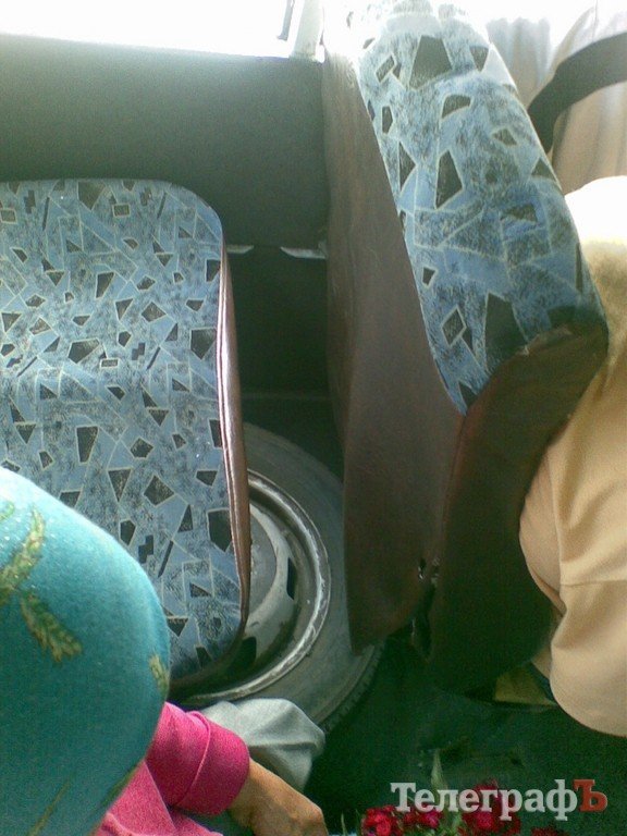 Маршрутки в Кременчуге: без запасного выхода, зато с запаской в салоне(ФОТО) Маршрутки в Кременчуге: без запасного выхода, зато с запаской в салоне(ФОТО)