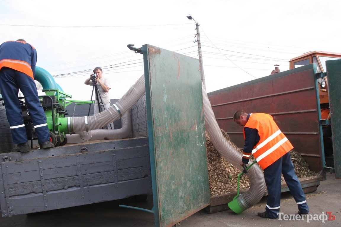 Мэру показали парад коммунальной техники (ФОТО) Мэру показали парад коммунальной техники (ФОТО)