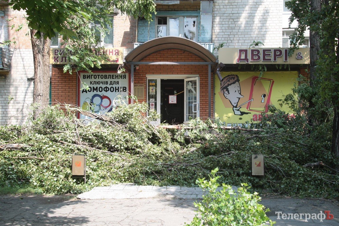 Результаты непогоды в Кременчуге (ФОТО, ВИДЕО) Результаты непогоды в Кременчуге (ФОТО, ВИДЕО)