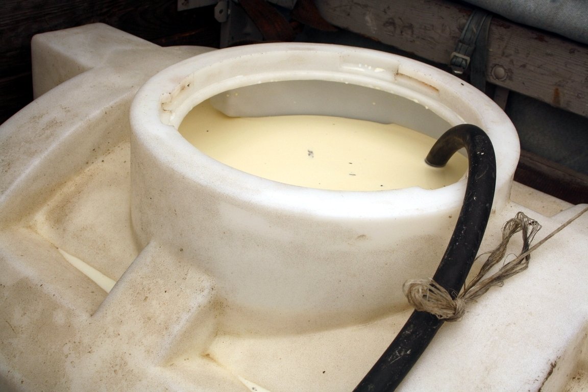 Кременчужанам продавали молочные продукты, изготовленные в антисанитарных условиях Кременчужанам продавали молочные продукты, изготовленные в антисанитарных условиях