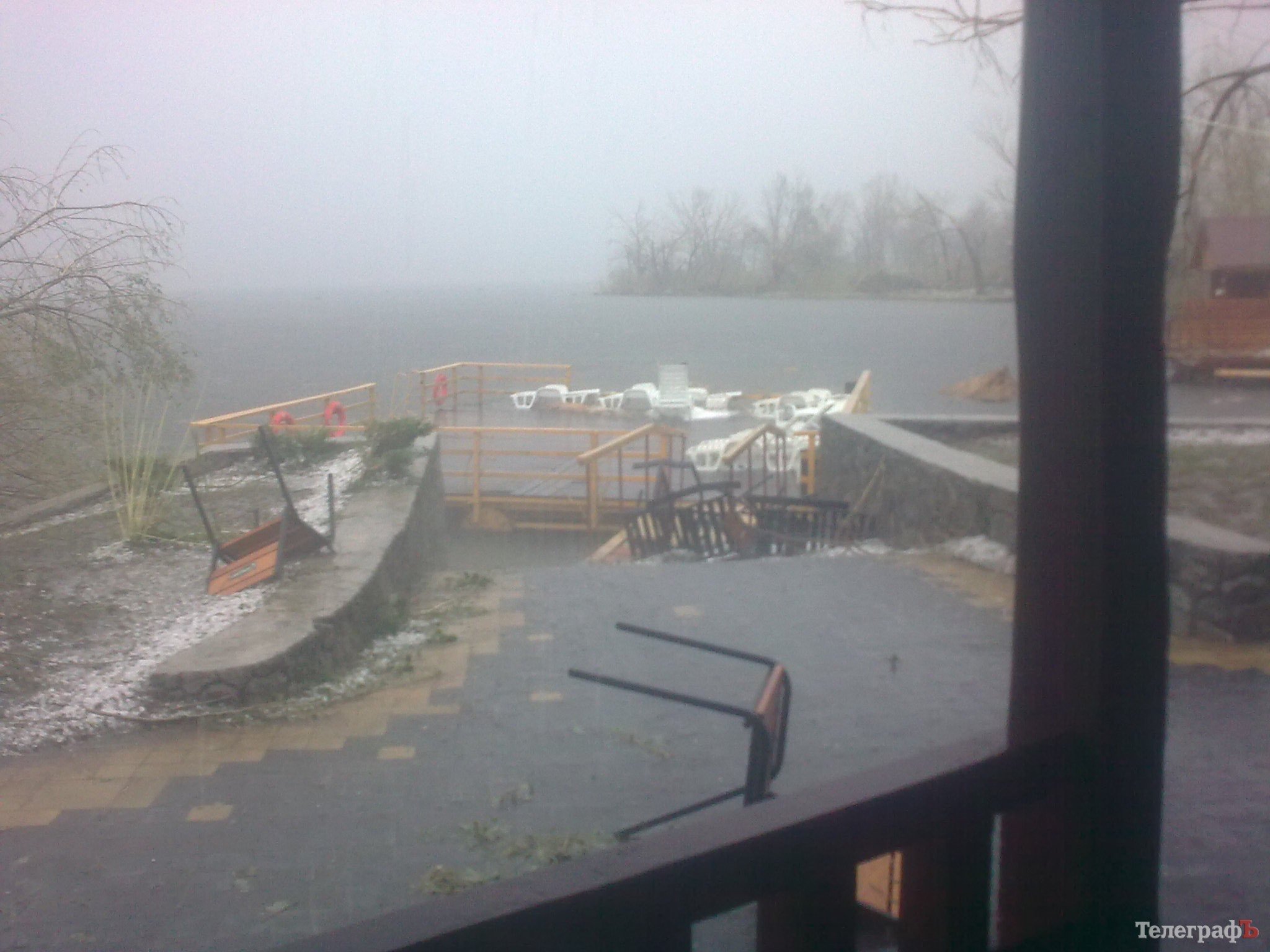 Как разгромило базу отдыха «Маяк» под Кременчугом (ФОТО) Как разгромило базу отдыха «Маяк» под Кременчугом (ФОТО)