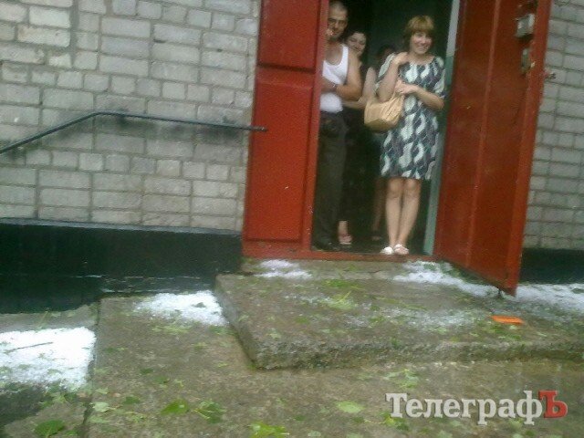 Ураган в Комсомольске: на предприятии «Ферролит» снесло кран, а деревья стихия валила, как спички (ФОТО) Ураган в Комсомольске: на предприятии «Ферролит» снесло кран, а деревья стихия валила, как спички (ФОТО)