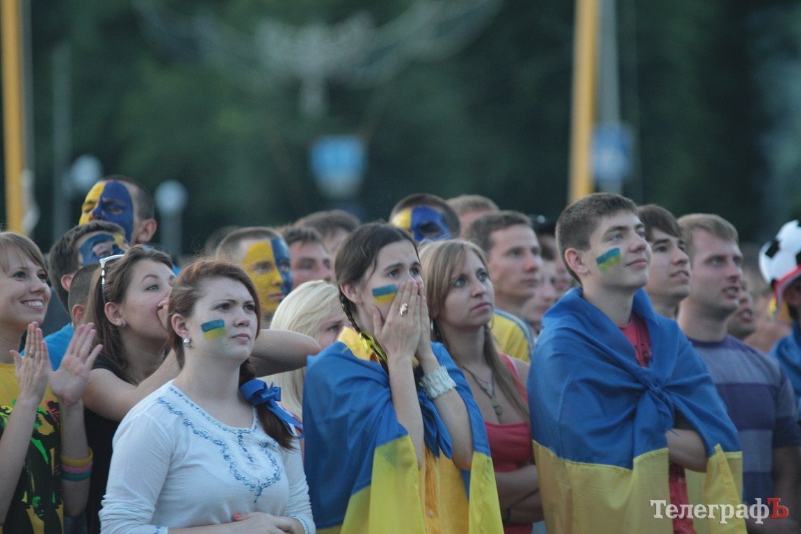 Как болели кременчужане за нашу сборную на матче «Украина-Франция» (ФОТОРЕПОРТАЖ) Как болели кременчужане за нашу сборную на матче «Украина-Франция» (ФОТОРЕПОРТАЖ)