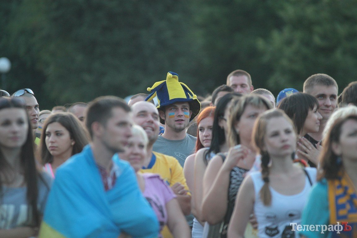 Как болели кременчужане за нашу сборную на матче «Украина-Франция» (ФОТОРЕПОРТАЖ) Как болели кременчужане за нашу сборную на матче «Украина-Франция» (ФОТОРЕПОРТАЖ)