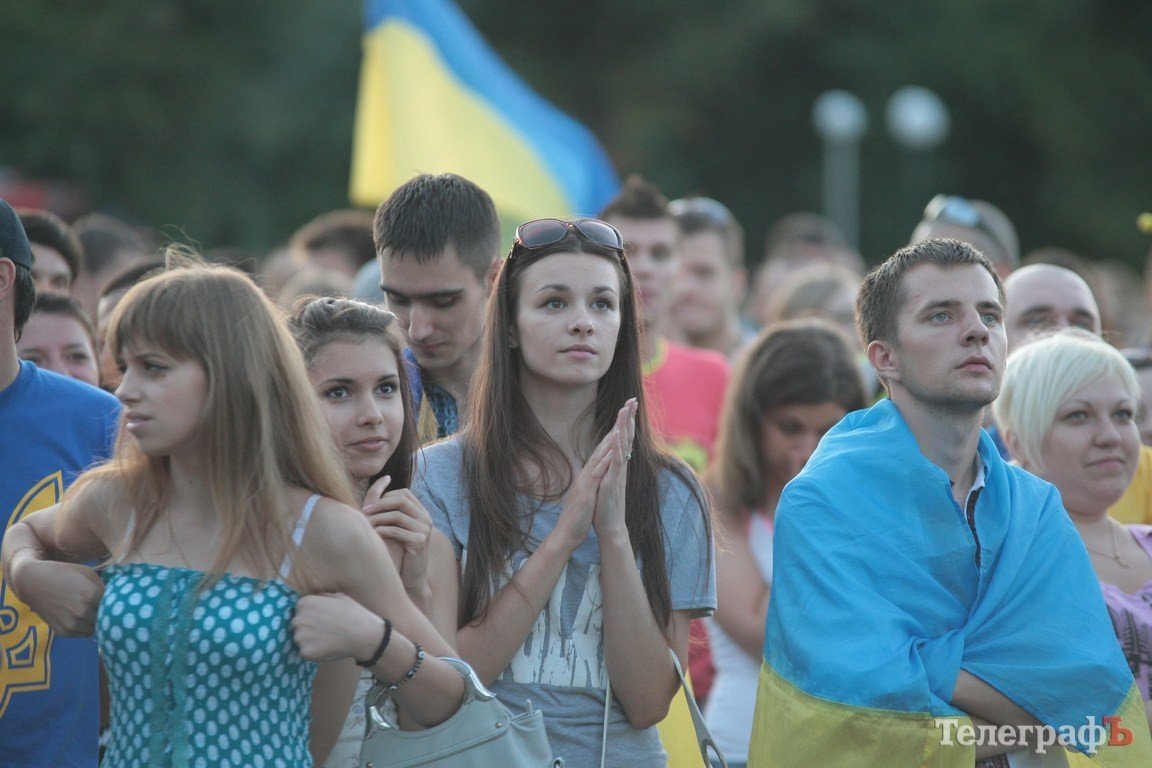 Как болели кременчужане за нашу сборную на матче «Украина-Франция» (ФОТОРЕПОРТАЖ) Как болели кременчужане за нашу сборную на матче «Украина-Франция» (ФОТОРЕПОРТАЖ)