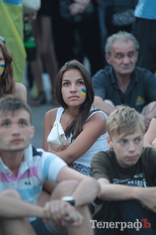 Как болели кременчужане за нашу сборную на матче «Украина-Франция» (ФОТОРЕПОРТАЖ) Как болели кременчужане за нашу сборную на матче «Украина-Франция» (ФОТОРЕПОРТАЖ)