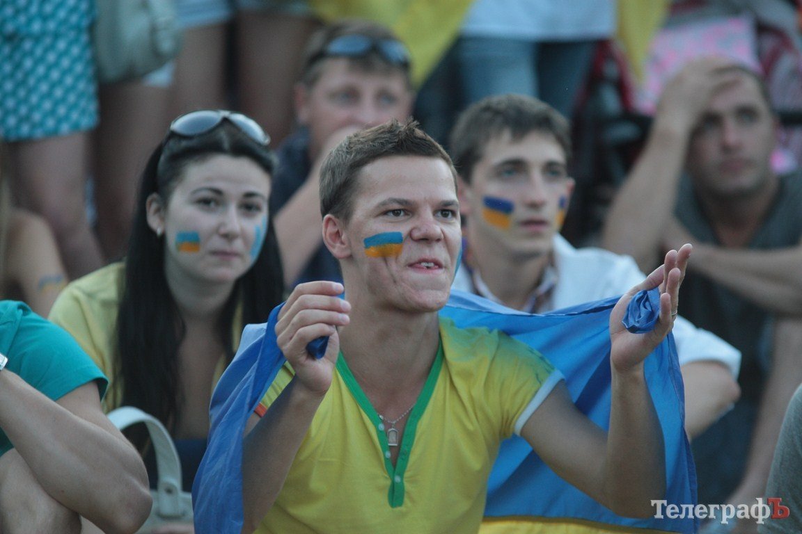Как болели кременчужане за нашу сборную на матче «Украина-Франция» (ФОТОРЕПОРТАЖ) Как болели кременчужане за нашу сборную на матче «Украина-Франция» (ФОТОРЕПОРТАЖ)