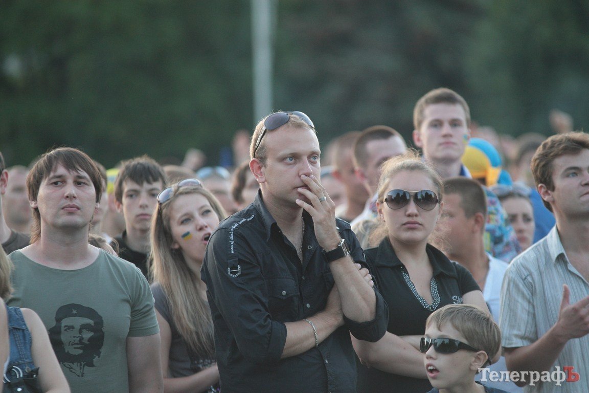 Как болели кременчужане за нашу сборную на матче «Украина-Франция» (ФОТОРЕПОРТАЖ) Как болели кременчужане за нашу сборную на матче «Украина-Франция» (ФОТОРЕПОРТАЖ)