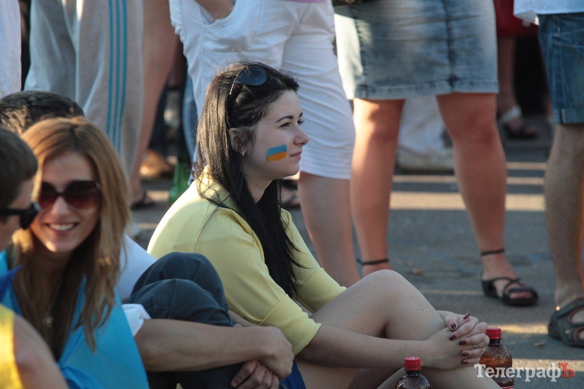 Как болели кременчужане за нашу сборную на матче «Украина-Франция» (ФОТОРЕПОРТАЖ) Как болели кременчужане за нашу сборную на матче «Украина-Франция» (ФОТОРЕПОРТАЖ)