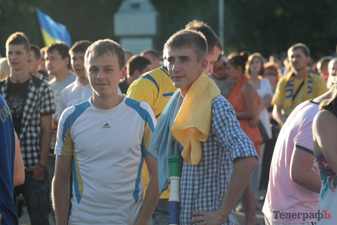 Как болели кременчужане за нашу сборную на матче «Украина-Франция» (ФОТОРЕПОРТАЖ) Как болели кременчужане за нашу сборную на матче «Украина-Франция» (ФОТОРЕПОРТАЖ)