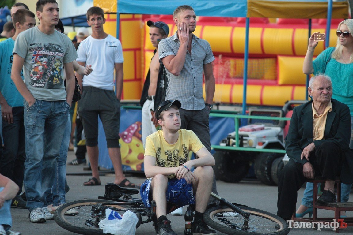 Как болели кременчужане за нашу сборную на матче «Украина-Франция» (ФОТОРЕПОРТАЖ) Как болели кременчужане за нашу сборную на матче «Украина-Франция» (ФОТОРЕПОРТАЖ)