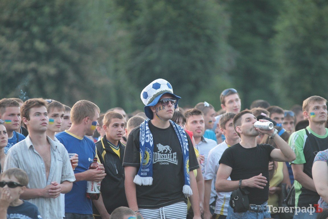 Как болели кременчужане за нашу сборную на матче «Украина-Франция» (ФОТОРЕПОРТАЖ) Как болели кременчужане за нашу сборную на матче «Украина-Франция» (ФОТОРЕПОРТАЖ)