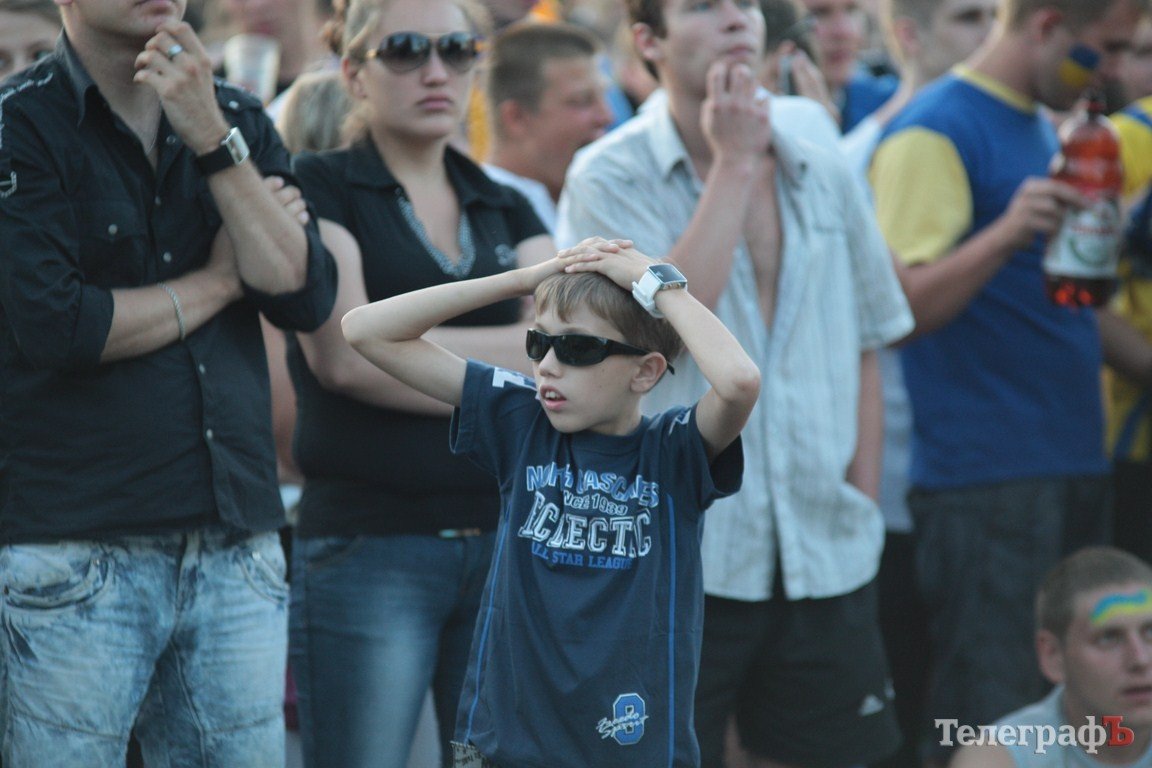 Как болели кременчужане за нашу сборную на матче «Украина-Франция» (ФОТОРЕПОРТАЖ) Как болели кременчужане за нашу сборную на матче «Украина-Франция» (ФОТОРЕПОРТАЖ)