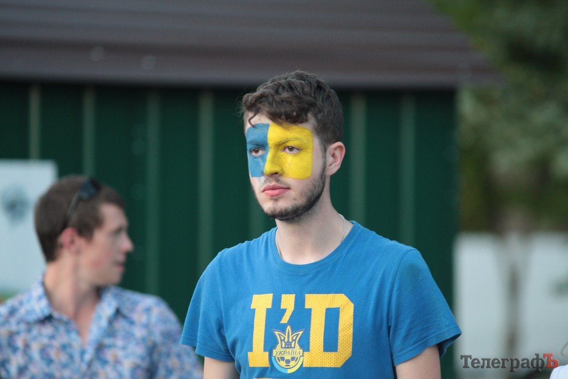 Как болели кременчужане за нашу сборную на матче «Украина-Франция» (ФОТОРЕПОРТАЖ) Как болели кременчужане за нашу сборную на матче «Украина-Франция» (ФОТОРЕПОРТАЖ)