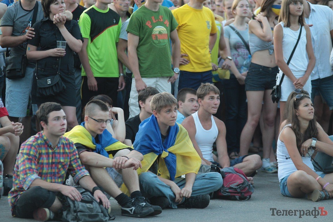 Как болели кременчужане за нашу сборную на матче «Украина-Франция» (ФОТОРЕПОРТАЖ) Как болели кременчужане за нашу сборную на матче «Украина-Франция» (ФОТОРЕПОРТАЖ)