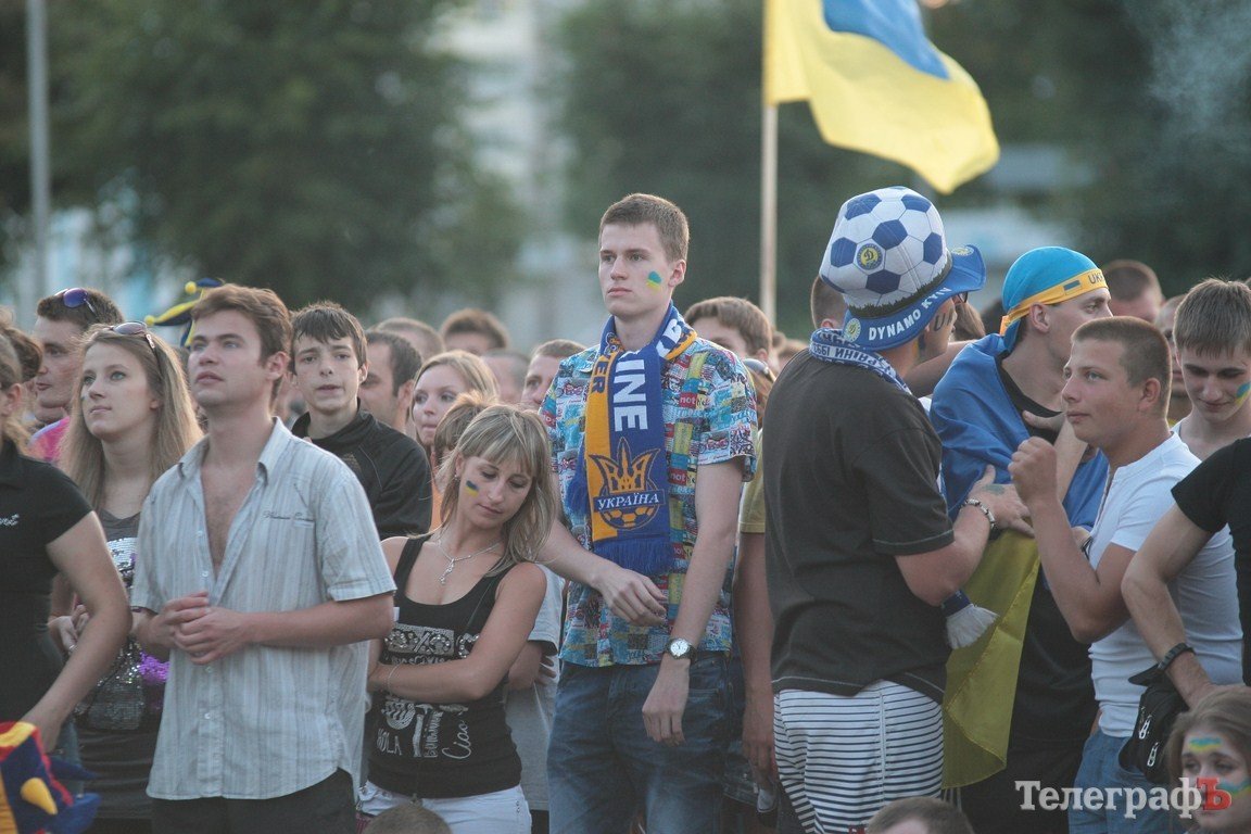 Как болели кременчужане за нашу сборную на матче «Украина-Франция» (ФОТОРЕПОРТАЖ) Как болели кременчужане за нашу сборную на матче «Украина-Франция» (ФОТОРЕПОРТАЖ)