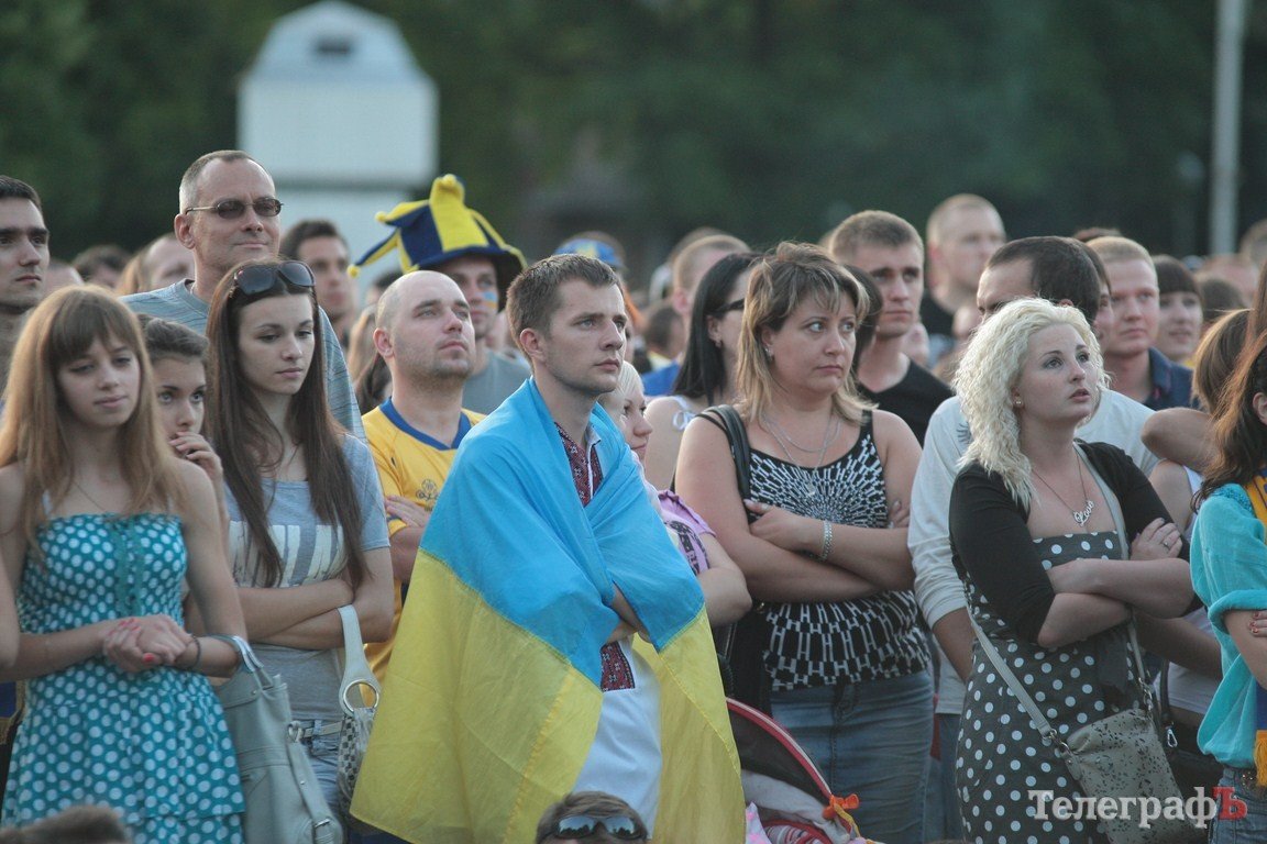 Как болели кременчужане за нашу сборную на матче «Украина-Франция» (ФОТОРЕПОРТАЖ) Как болели кременчужане за нашу сборную на матче «Украина-Франция» (ФОТОРЕПОРТАЖ)