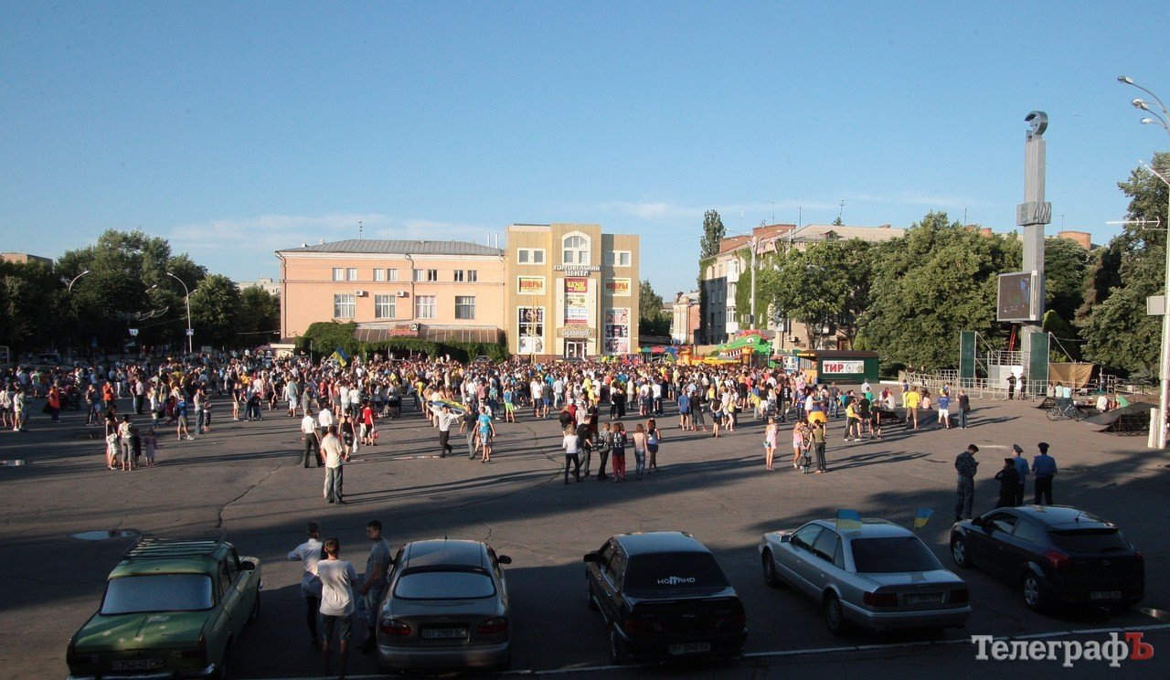 Как болели кременчужане за нашу сборную на матче «Украина-Франция» (ФОТОРЕПОРТАЖ) Как болели кременчужане за нашу сборную на матче «Украина-Франция» (ФОТОРЕПОРТАЖ)