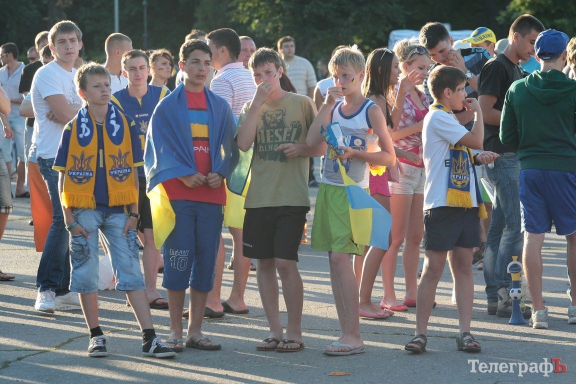Как болели кременчужане за нашу сборную на матче «Украина-Франция» (ФОТОРЕПОРТАЖ) Как болели кременчужане за нашу сборную на матче «Украина-Франция» (ФОТОРЕПОРТАЖ)