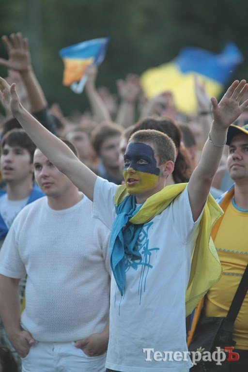 Как болели кременчужане за нашу сборную на матче «Украина-Франция» (ФОТОРЕПОРТАЖ) Как болели кременчужане за нашу сборную на матче «Украина-Франция» (ФОТОРЕПОРТАЖ)