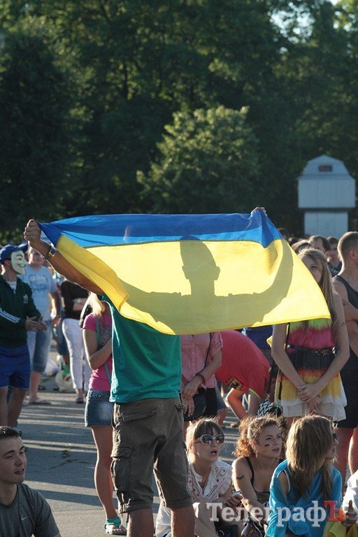 Как болели кременчужане за нашу сборную на матче «Украина-Франция» (ФОТОРЕПОРТАЖ) Как болели кременчужане за нашу сборную на матче «Украина-Франция» (ФОТОРЕПОРТАЖ)