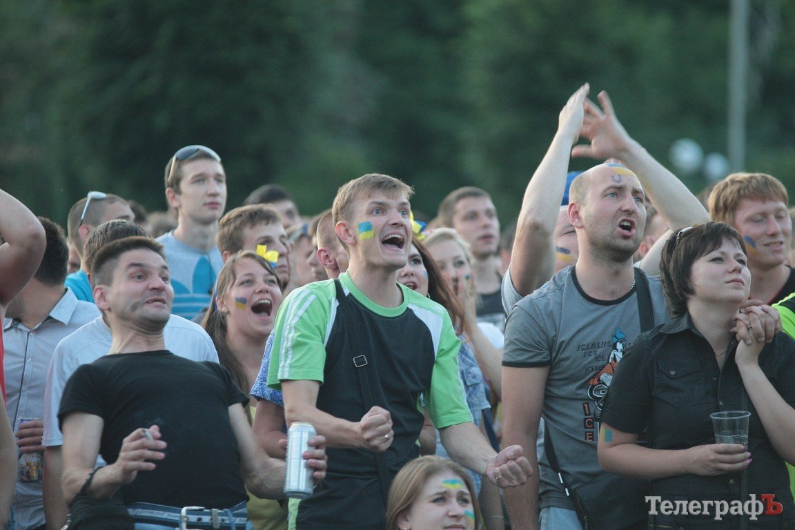 Как болели кременчужане за нашу сборную на матче «Украина-Франция» (ФОТОРЕПОРТАЖ) Как болели кременчужане за нашу сборную на матче «Украина-Франция» (ФОТОРЕПОРТАЖ)