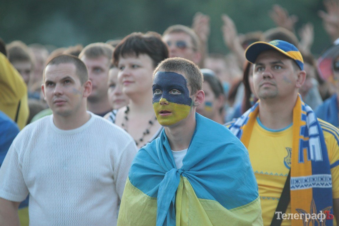 Как болели кременчужане за нашу сборную на матче «Украина-Франция» (ФОТОРЕПОРТАЖ) Как болели кременчужане за нашу сборную на матче «Украина-Франция» (ФОТОРЕПОРТАЖ)