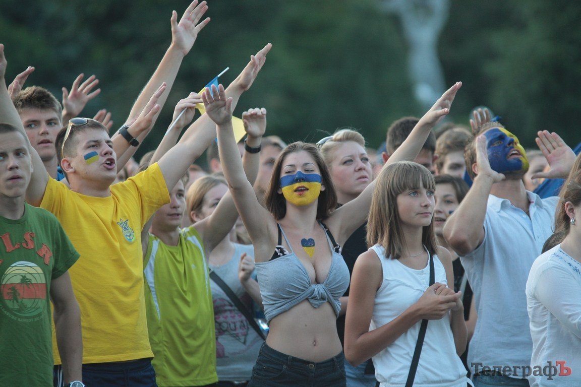 Как болели кременчужане за нашу сборную на матче «Украина-Франция» (ФОТОРЕПОРТАЖ) Как болели кременчужане за нашу сборную на матче «Украина-Франция» (ФОТОРЕПОРТАЖ)