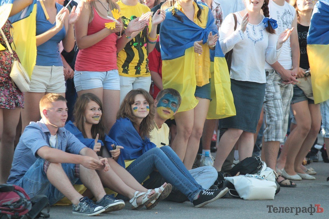 Как болели кременчужане за нашу сборную на матче «Украина-Франция» (ФОТОРЕПОРТАЖ) Как болели кременчужане за нашу сборную на матче «Украина-Франция» (ФОТОРЕПОРТАЖ)